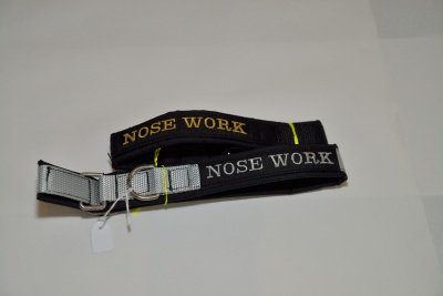 Halsband med text Nosework no 3